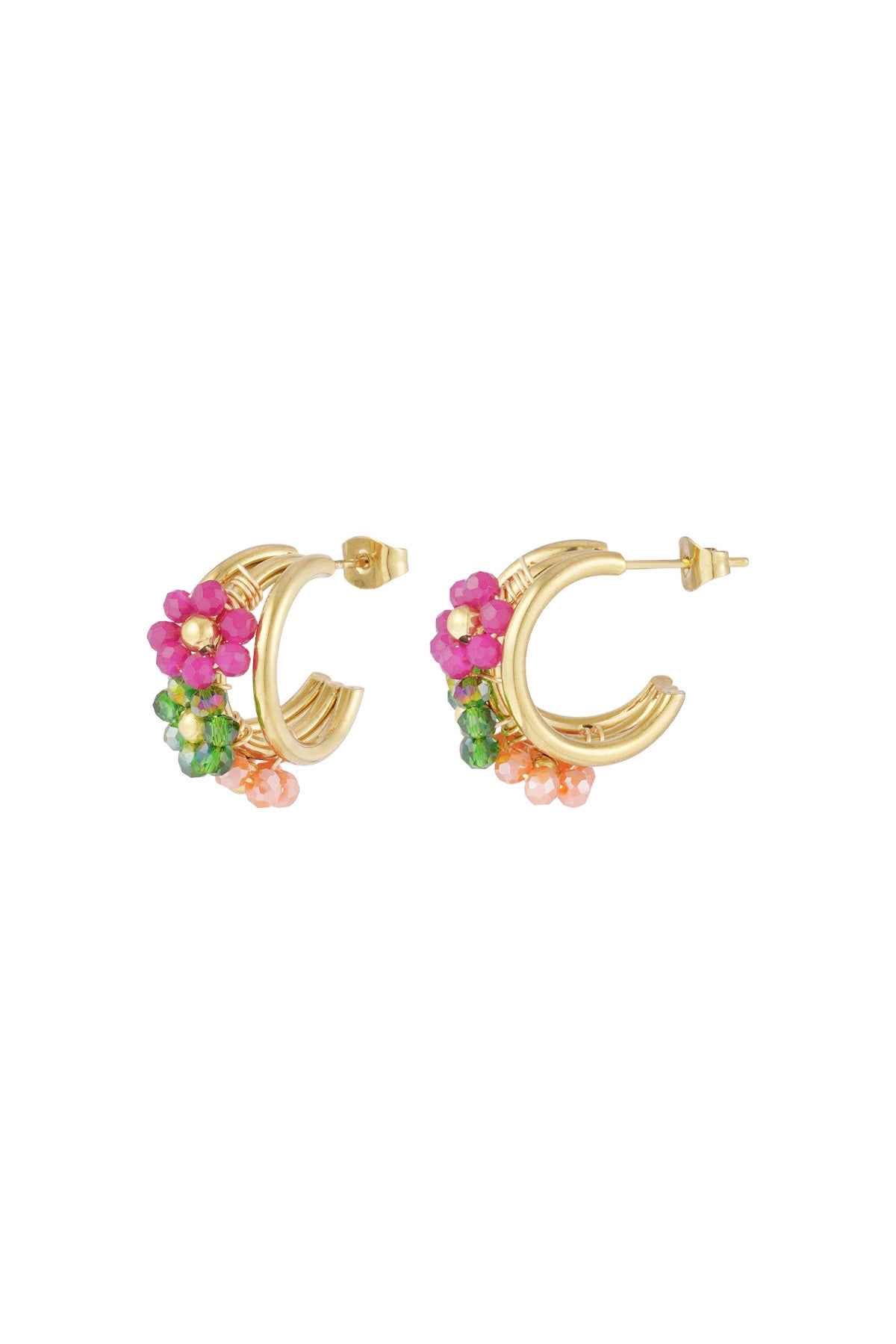 Pendientes pequeños con diseño floral en tonos alegres y acabado brillante.