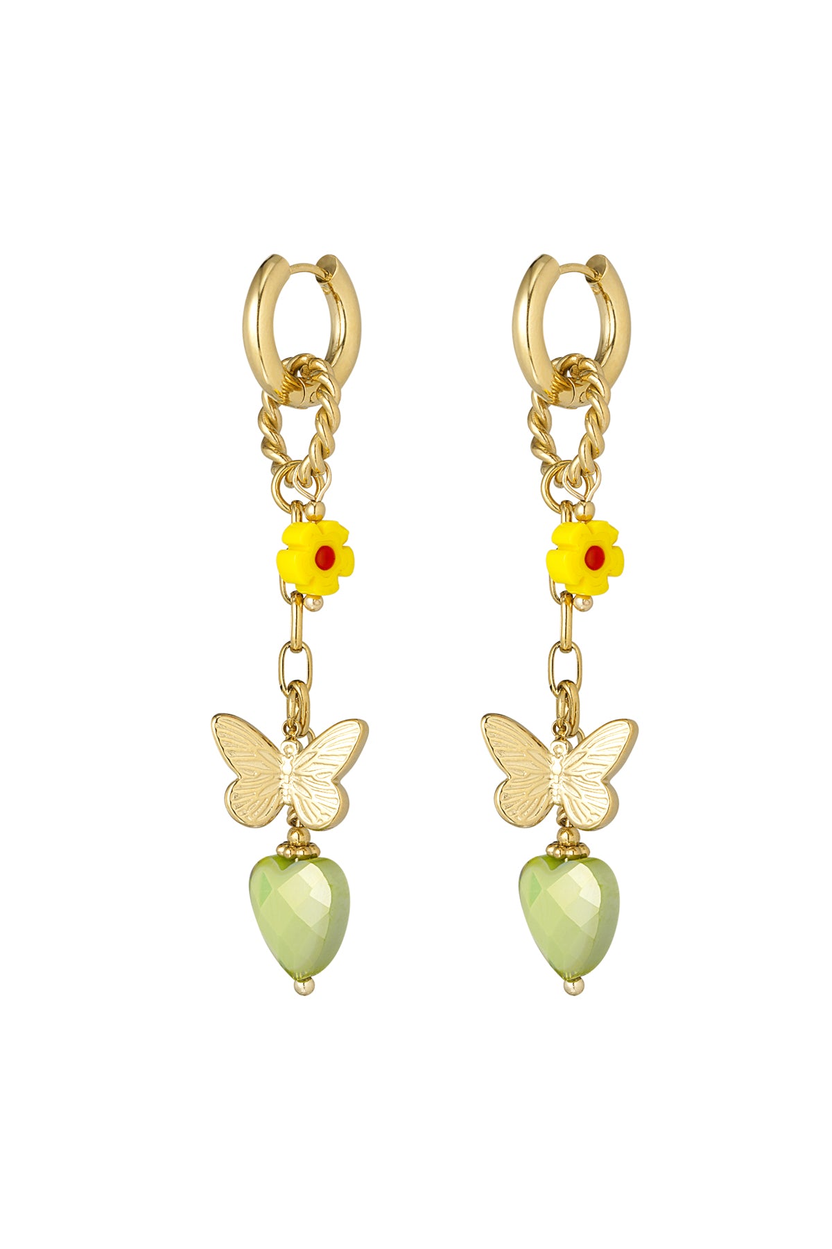 Pendientes dorados con charms de mariposa, flor amarilla y corazón verde, vista frontal sobre fondo blanco.