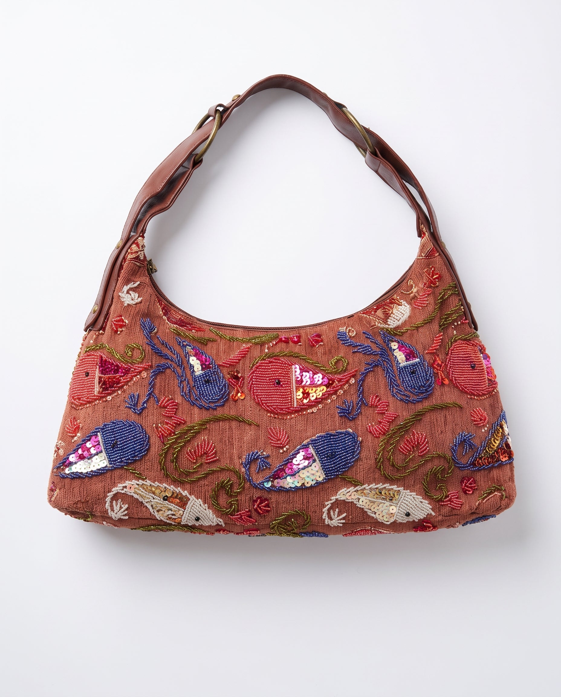 Bolso hobo vintage marrón bordado con peces de colores, lentejuelas y abalorios.