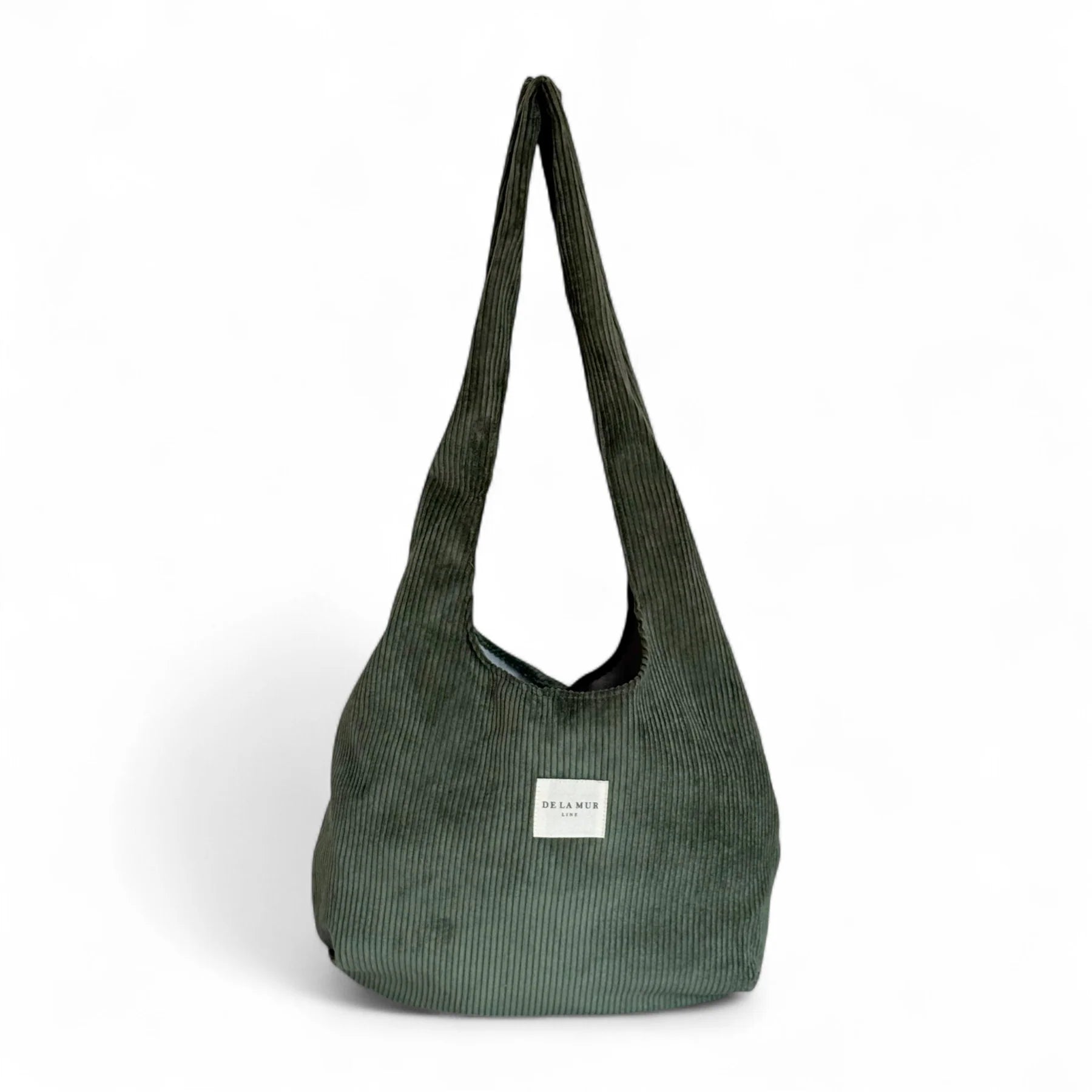 Bolsa ovalada de pana verde oliva con etiqueta De La Mur, vista frontal.