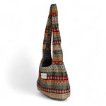 Tote bag con tejido jacquard geométrico de colores, vista lateral.