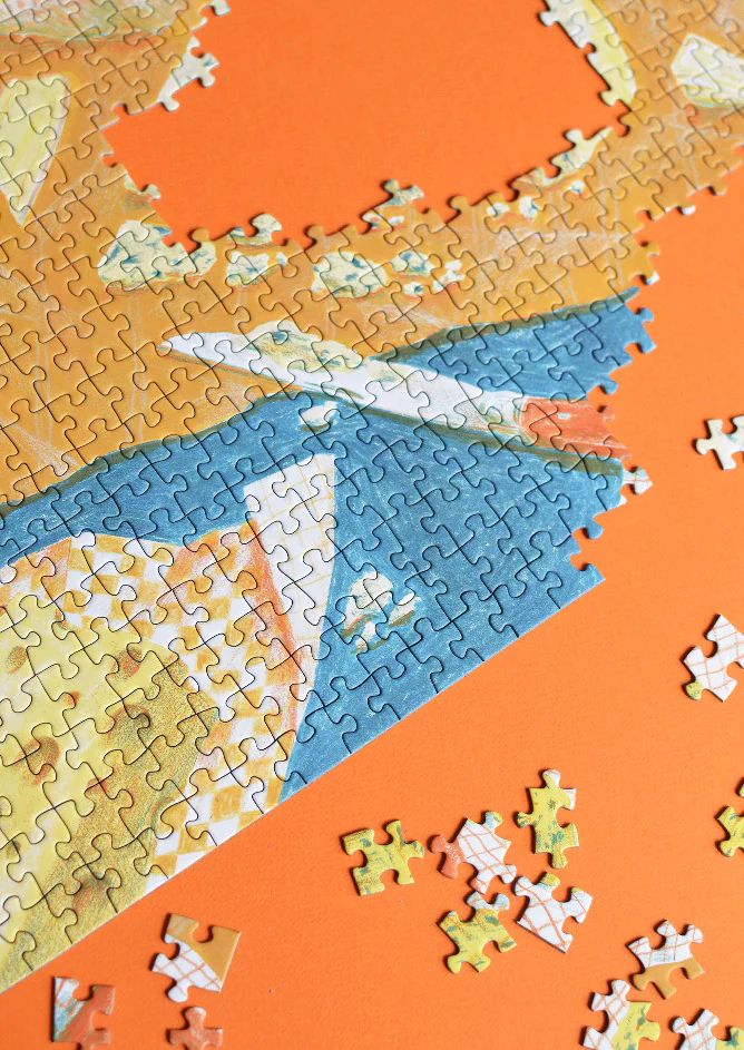 Puzzle "Passer au Fromage" con piezas sueltas sobre fondo naranja