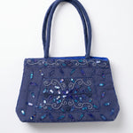 Imagen 1: Bolso vintage azul con bordados florales y lentejuelas en tonos azules.