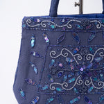 Imagen 2: Interior del bolso vintage azul con bordados y lentejuelas.