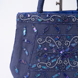 Imagen 2: Interior del bolso vintage azul con bordados y lentejuelas.