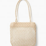 Bolso vintage de fibra sintética trenzada color crema, vista frontal.