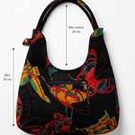 Bolso vintage negro con mariposas y lentejuelas mostrando sus medidas.