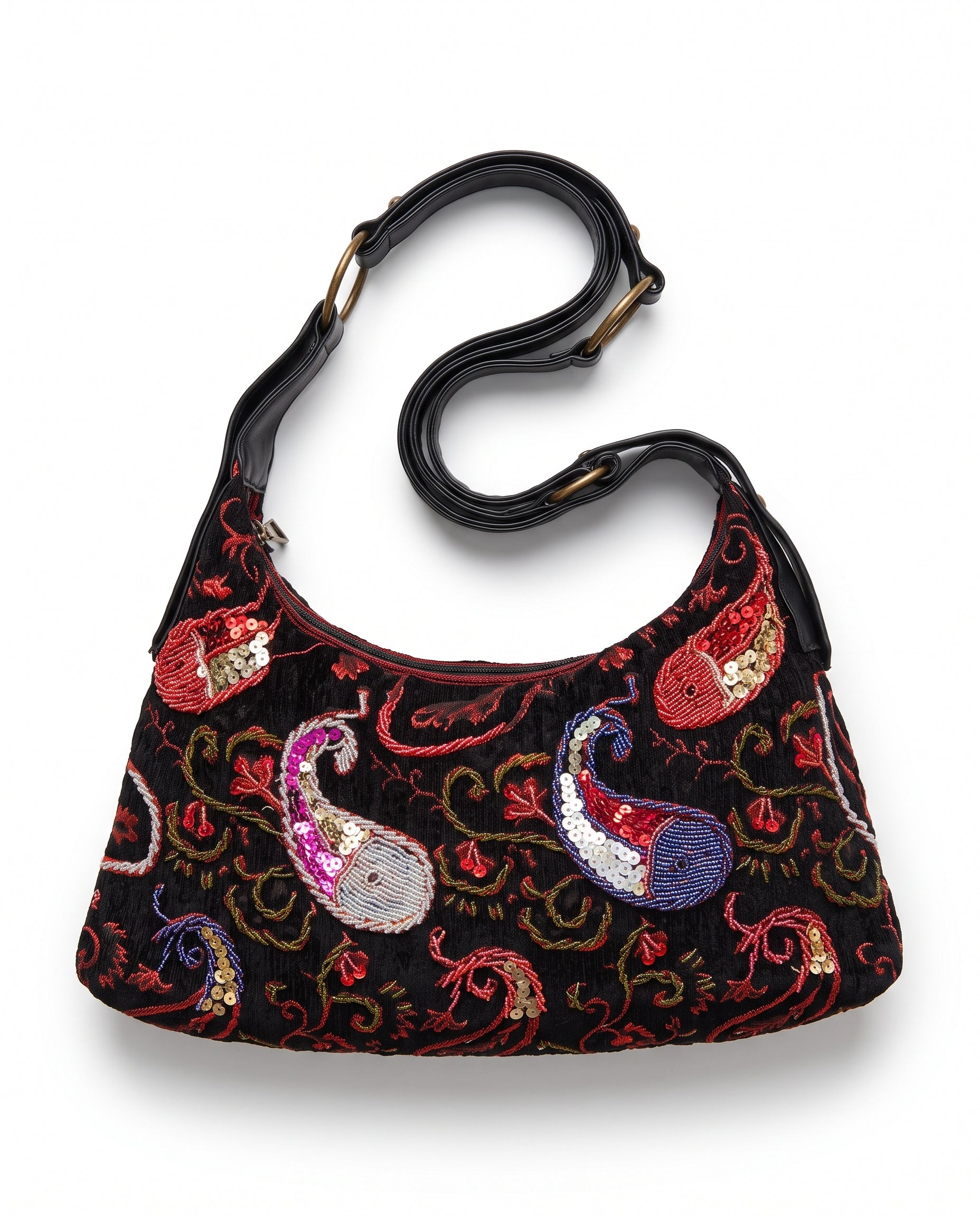 Bolso vintage negro de hombro con bordados de lentejuelas y motivos ornamentales.
