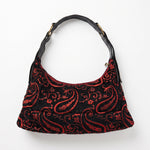 Vista trasera del bolso vintage negro bordado.