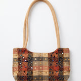 Imagen 1: Bolso vintage patchwork con bordados de cuentas y lentejuelas en tonos beige, burdeos y marrón.