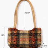 Imagen 4: Bolso vintage patchwork con cuentas mostrando sus medidas.
