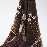 Imagen 3: Detalle de los bordados, cristales y aplicaciones florales del bolso vintage.