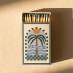 Vista frontal de la caja de cerillas ilustrada A Dopo con diseño de palmera.