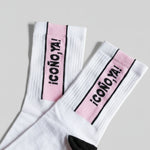 Detalle de calcetines deportivos de algodón con diseño para regalo original