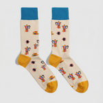 Calcetines divertidos con cafeteras italianas y tazas de café, vista frontal