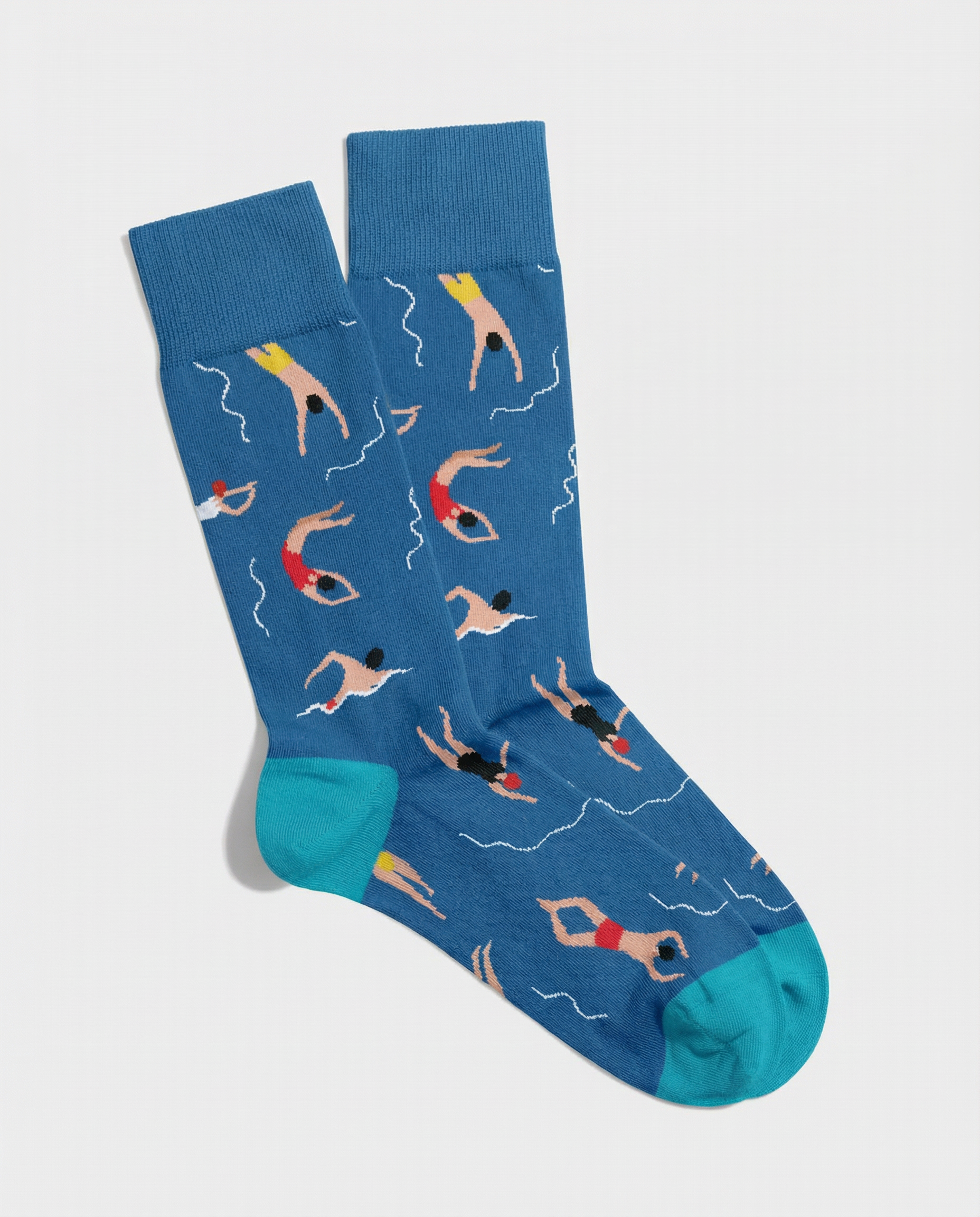 Calcetines divertidos azules con estampado de nadadores, vista frontal