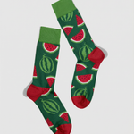 Calcetines divertidos de color verde con estampado de sandías, vista frontal