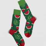 Calcetines divertidos de color verde con estampado de sandías, vista frontal