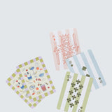 Cartas con ilustraciones de bebidas y aperitivos en tonos pastel, estilo retro