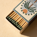 Detalle de las cerillas largas y la ilustración de la caja A Dopo.