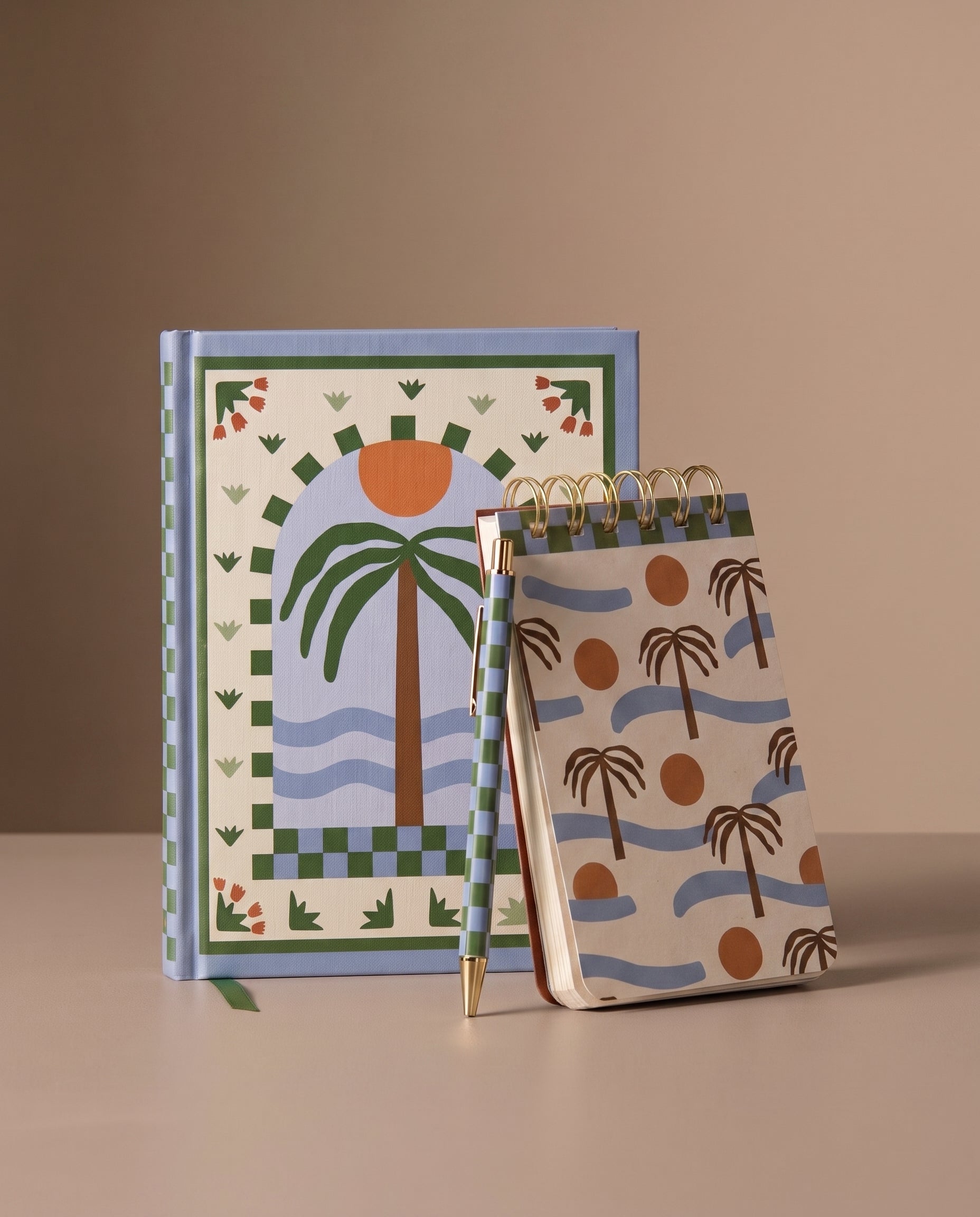 Cuaderno Palm Beach junto al bloc de notas de la misma colección.