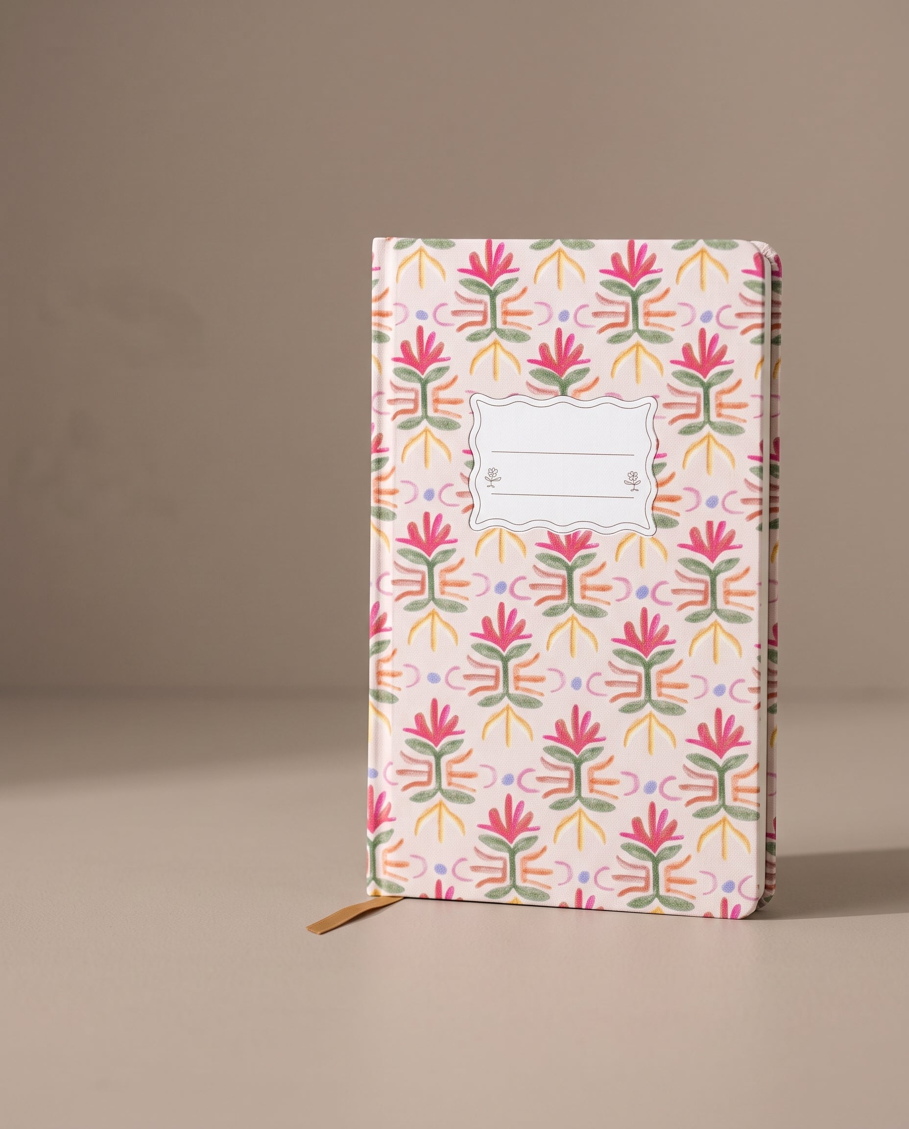 Cuaderno de tapa flexible Floral Garden con estampado floral multicolor.