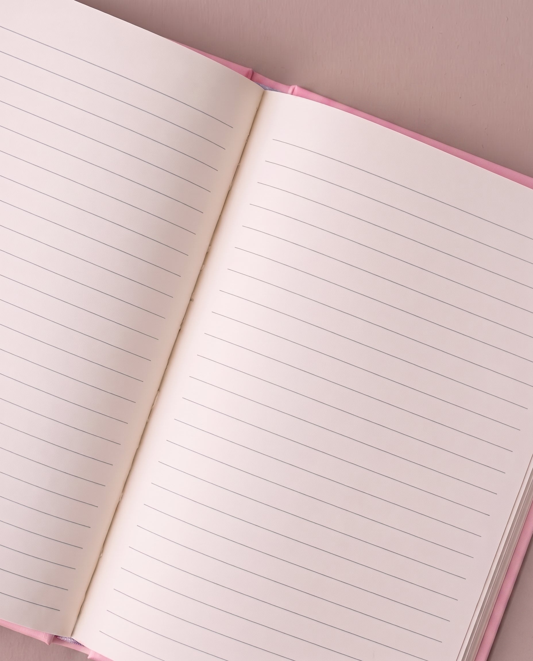 Interior del cuaderno Palm Beach con páginas rayadas para escritura.