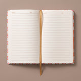 Interior del cuaderno Orange Check Tulip con páginas rayadas y encuadernación lay-flat.