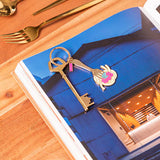 Llavero Pasta Lover de All The Ways To Say con detalles de esmalte brillante.