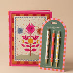 Pack de papelería A Dopo con cuaderno ilustrado y set de bolígrafos de diseño.
