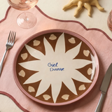 Plato de cerámica marrón con diseño de sol y texto "Girl Dinner"