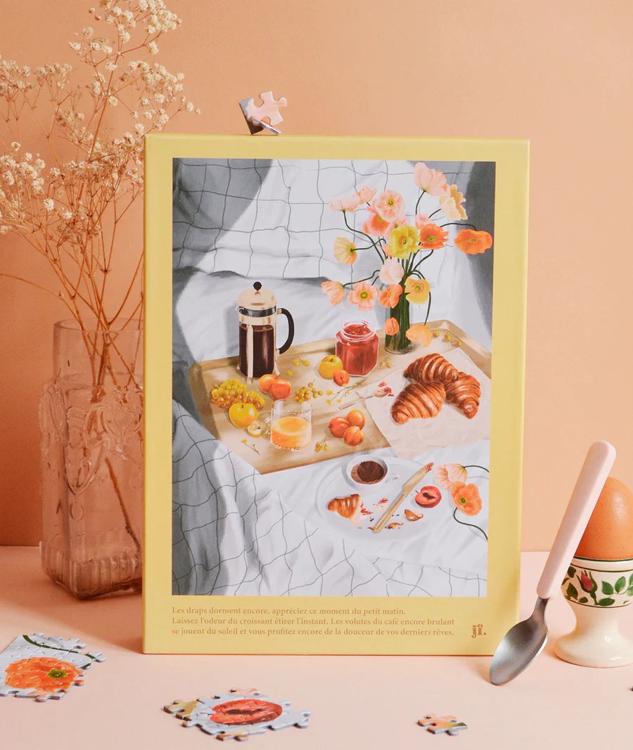 Puzzle de 1000 piezas con ilustración de un desayuno con croissants, flores y café