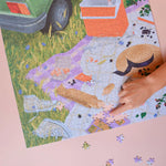 Detalle del puzzle Picnic con coche verde y cesta de pícnic sobre la hierba