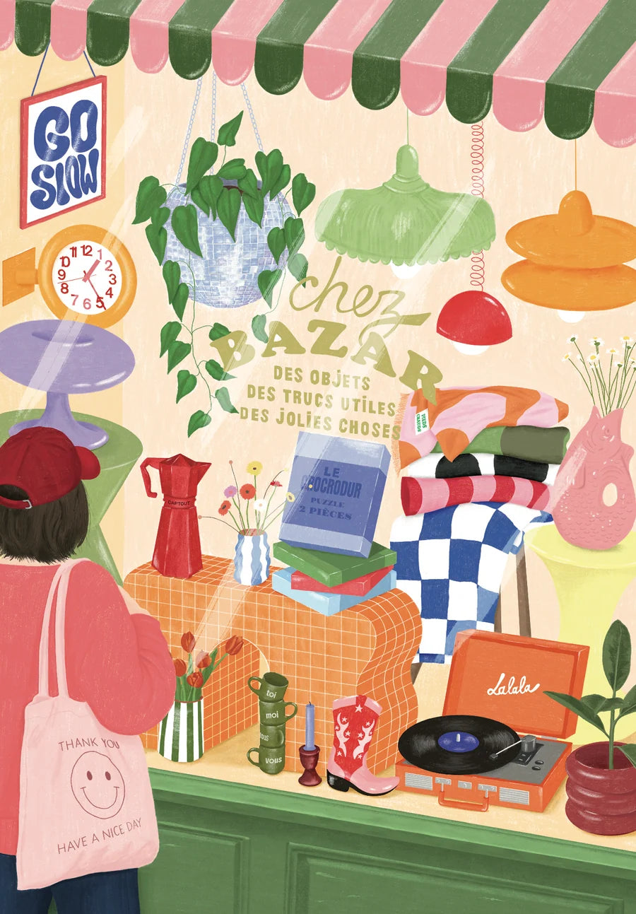 Ilustración del puzzle Le Lèche-Vitrine con un escaparate retro lleno de lámparas, plantas, textiles y objetos decorativos de colores.