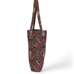 Bolsa tote colgada con diseño retro y patrón simétrico de inspiración vintage


