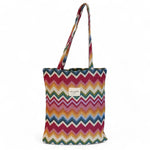 Tote bag con estampado en zigzag multicolor y asas largas, vista frontal